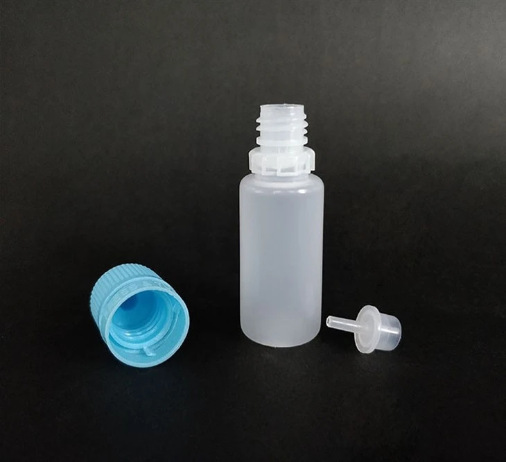 Small Refillable Bottle With Cap And Plug
